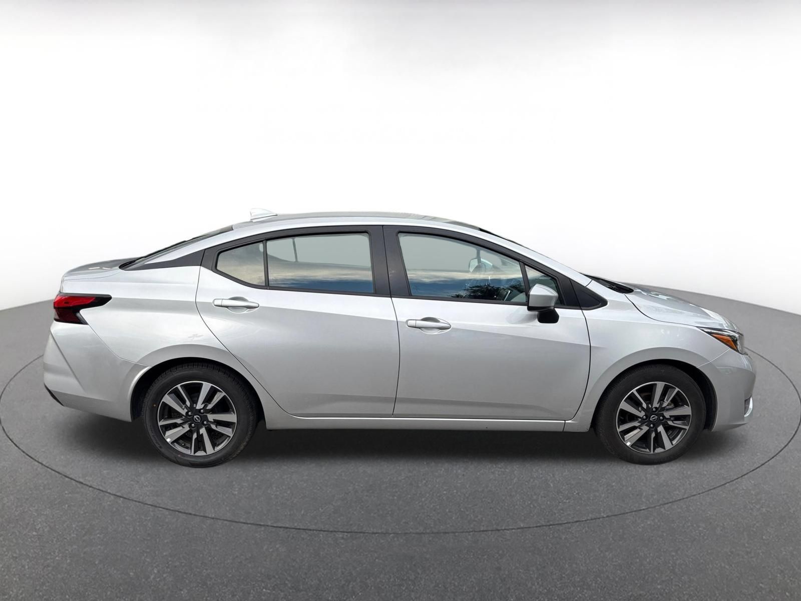 Used 2025 Nissan Versa SV FWD image 14