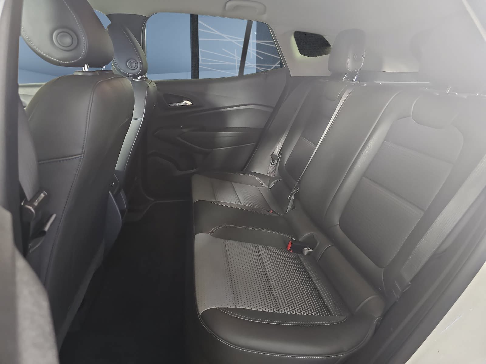 Used 2025 Chevrolet Trax LT FWD image 10
