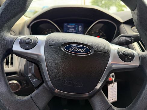 Used 2014 Ford Focus SE FWD image 46