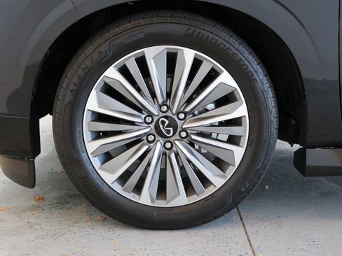 Certified 2025 INFINITI QX80 Sensory image 46