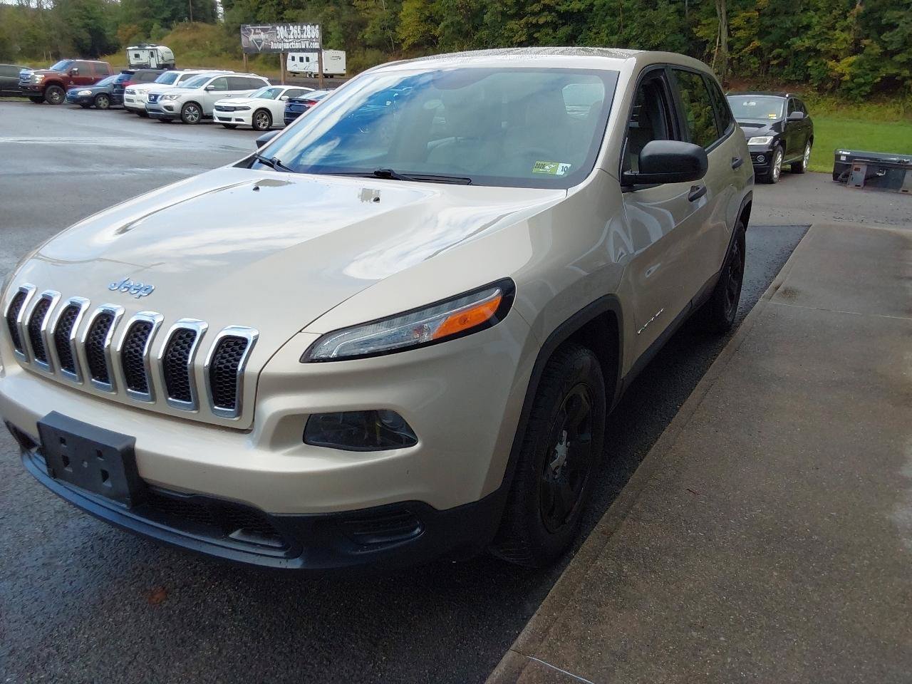 Used 2015 Jeep Cherokee Sport AWD/4WD image 6