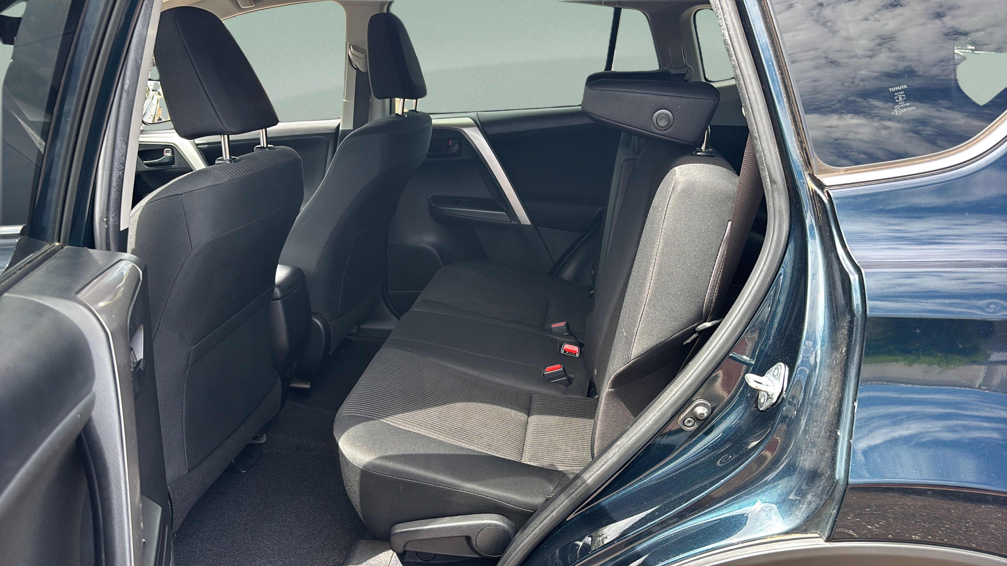 Used 2017 Toyota RAV4 LE FWD image 10