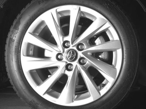 Used 2023 Toyota Camry SE FWD image 10