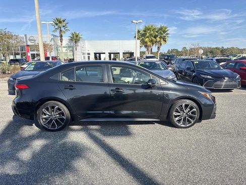 Used 2022 Toyota Corolla SE image 2