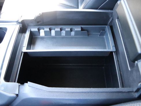 Used 2024 Ford Expedition XLT AWD/4WD image 46