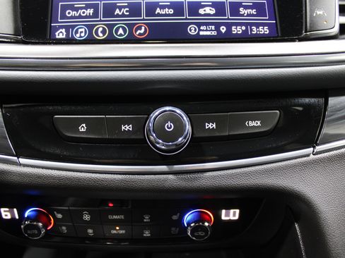 Used 2024 Buick Enclave Premium image 22