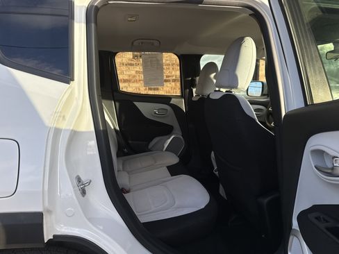 Used 2019 Jeep Renegade Latitude image 12