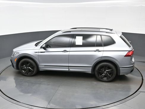 Used 2023 Volkswagen Tiguan SE R-Line FWD image 39