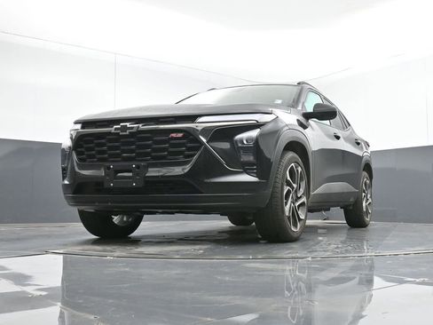 Certified 2026 Chevrolet Trax RS w/ Driver Confidence Package image 35