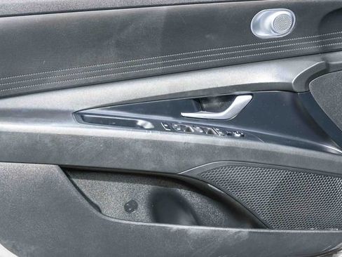 Certified 2023 Hyundai Elantra SE image 22