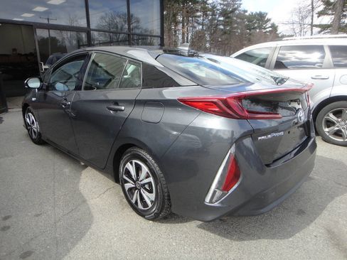 Used 2018 Toyota Prius Prime Advanced w/ Carpet Mat Package image 4