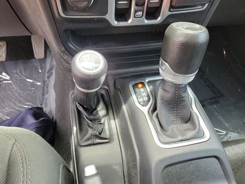 Used 2019 Jeep Wrangler Unlimited Sport S AWD/4WD image 24