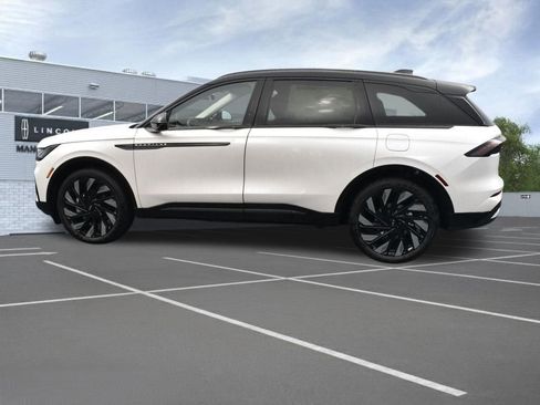 New 2026 Lincoln Nautilus Reserve image 2