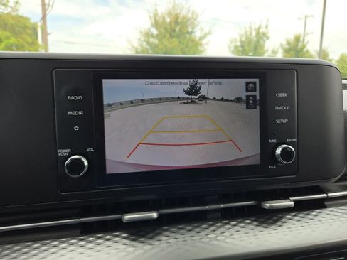 Used 2022 Kia Carnival LX FWD image 26