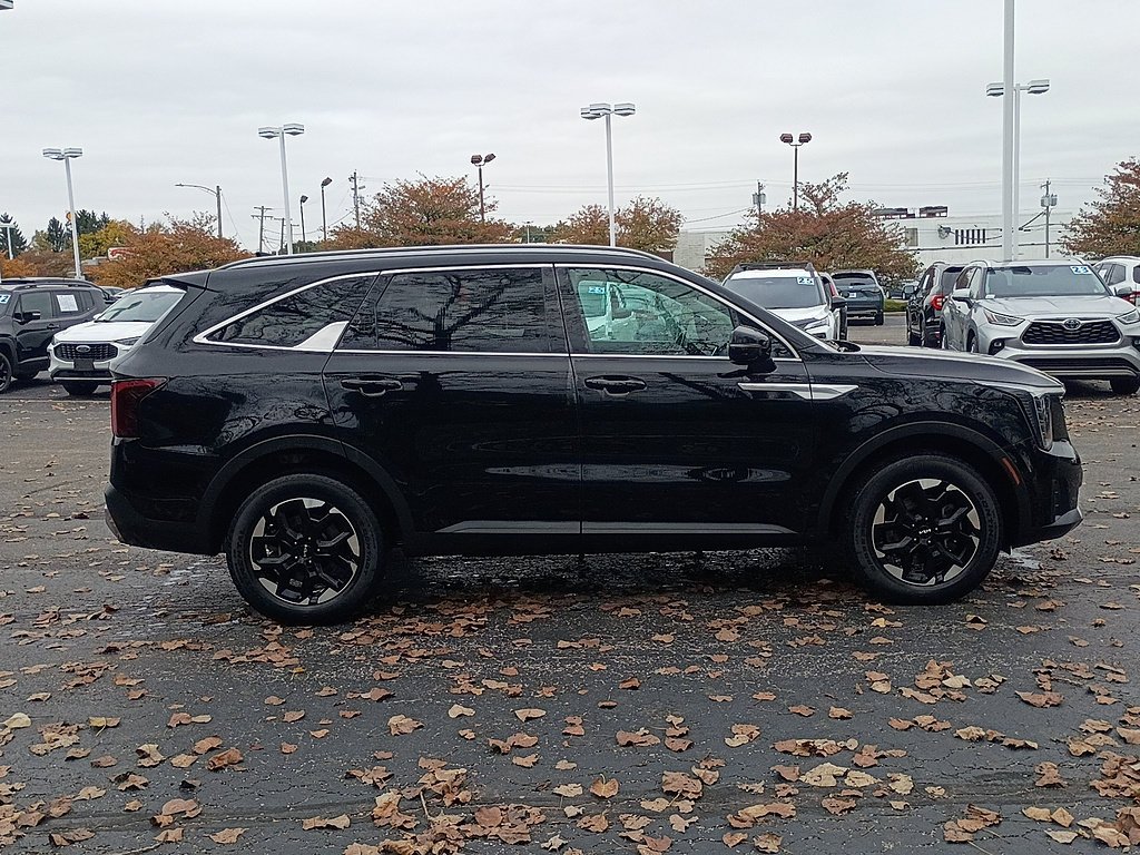 Used 2024 Kia Sorento S w/ Panoramic Sunroof Package AWD/4WD image 2