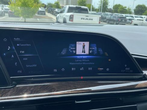 Used 2022 Cadillac Escalade Sport Platinum w/ Heavy-Duty Trailer Package AWD/4WD image 29
