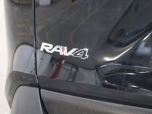 Used 2021 Toyota RAV4 LE image 38