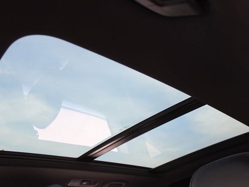 Certified 2024 Volkswagen Tiguan SE R-Line image 20