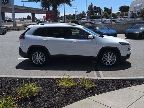 Used 2016 Jeep Cherokee Limited w/ Luxury Group AWD/4WD image 6
