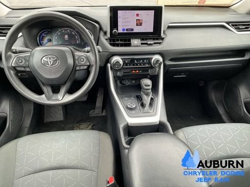 Used 2024 Toyota RAV4 XLE AWD/4WD image 27