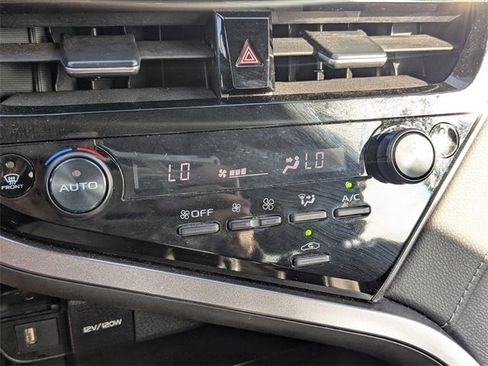 Used 2024 Toyota Camry SE image 20