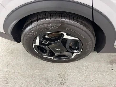 Used 2026 Kia Sportage EX FWD image 4