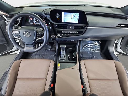 Certified 2025 Lexus ES 300h w/ Premium Package image 10