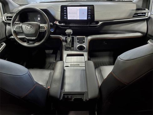 Used 2023 Toyota Sienna XSE image 23