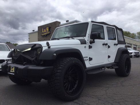 Used 2015 Jeep Wrangler Unlimited Sport w/ Quick Order Package 24S AWD/4WD image 2
