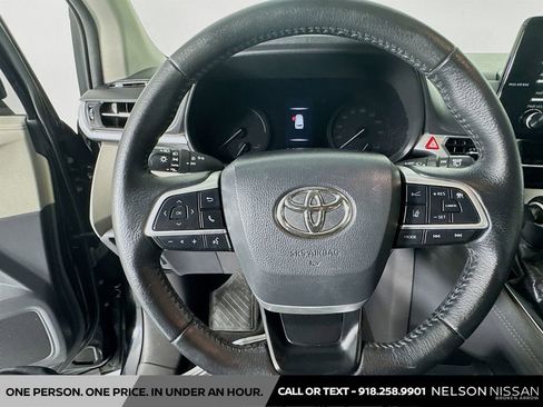 Used 2021 Toyota Sienna XLE image 11