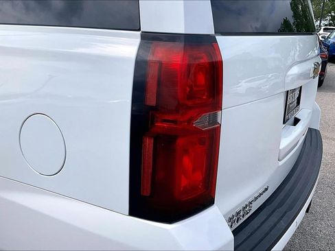 Used 2018 Chevrolet Suburban LT RWD image 41