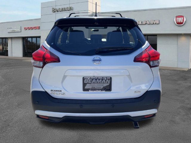 Used 2020 Nissan Kicks SR w/ SR Premium Package FWD image 4