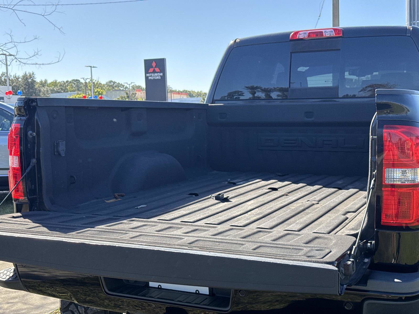 Used 2017 GMC Sierra 2500 Denali w/ Duramax Plus Package AWD/4WD image 28