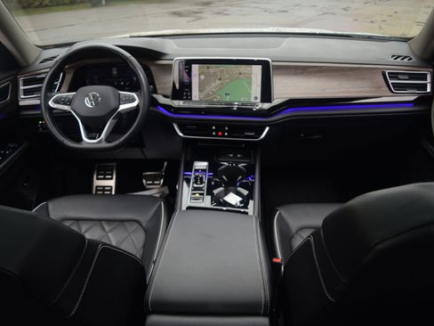 Used 2024 Volkswagen Atlas SEL Premium R-Line image 9