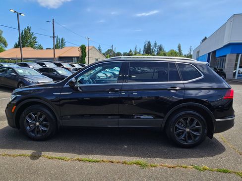 Used 2024 Volkswagen Tiguan SE w/ Panoramic Sunroof Package AWD/4WD image 2