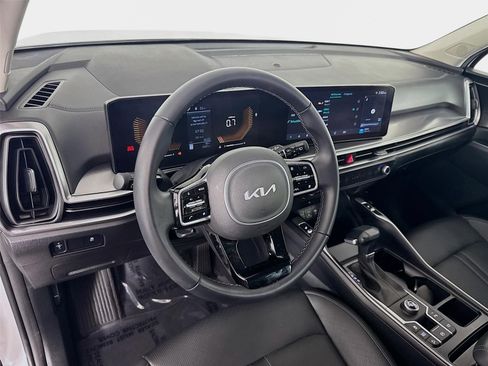 Certified 2025 Kia Sorento S FWD image 9