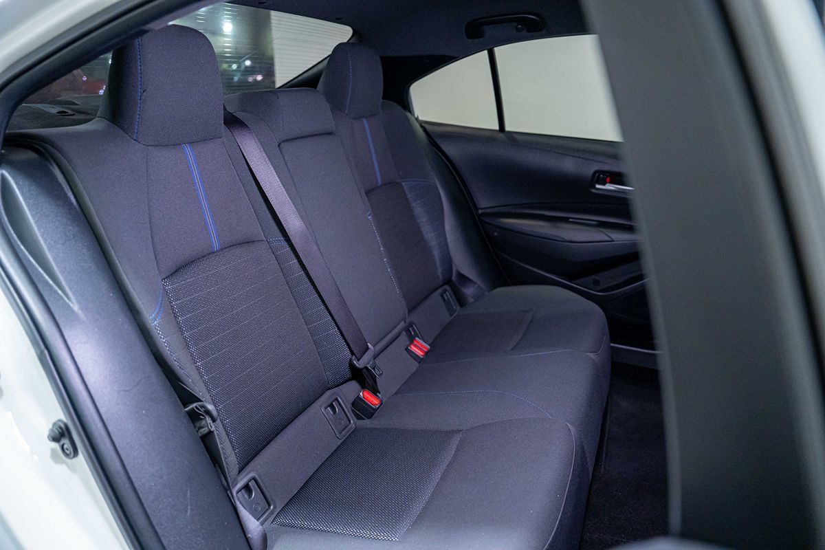 Used 2020 Toyota Corolla SE w/ Carpet Mat Package (TMS) FWD image 18