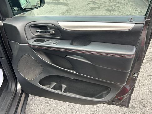 Used 2019 Dodge Grand Caravan GT FWD image 18