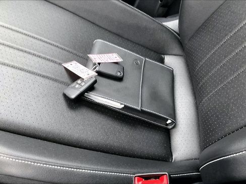 Used 2023 Volkswagen Tiguan SE R-Line image 10