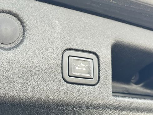 Used 2021 Chevrolet Equinox Premier image 22