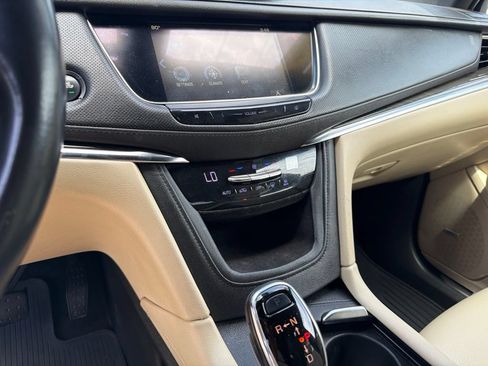Used 2019 Cadillac XT5 FWD image 9