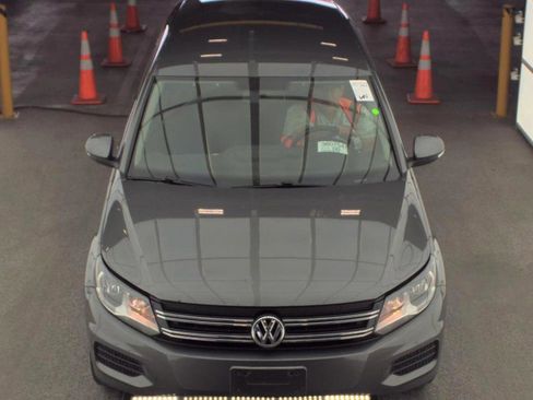 Used 2013 Volkswagen Tiguan SE image 2