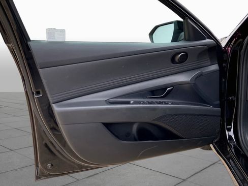 Used 2025 Hyundai Elantra Sport FWD image 21
