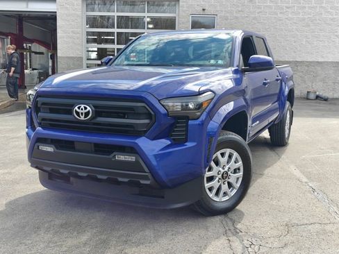Certified 2025 Toyota Tacoma SR5 image 17