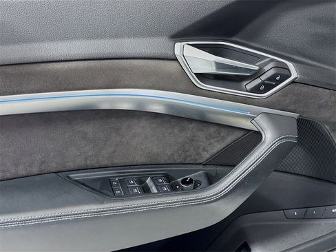 Used 2019 Audi e-tron Prestige w/ Prestige Package image 20
