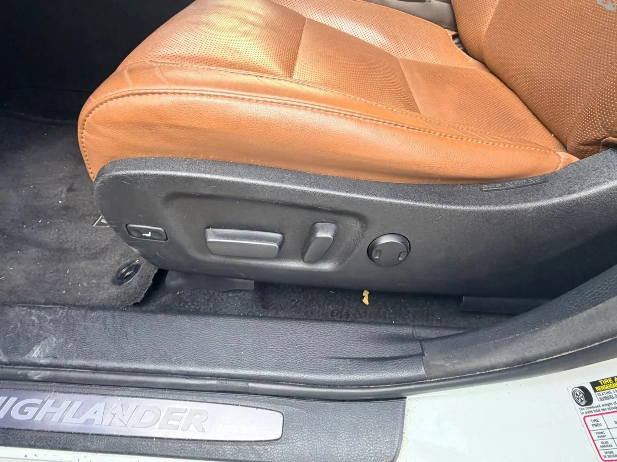 Used 2018 Toyota Highlander Limited FWD image 29