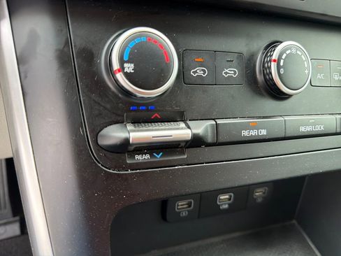 Used 2024 Kia Carnival LX image 41