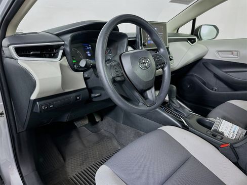 Used 2024 Toyota Corolla LE w/ LE Convenience Package image 9