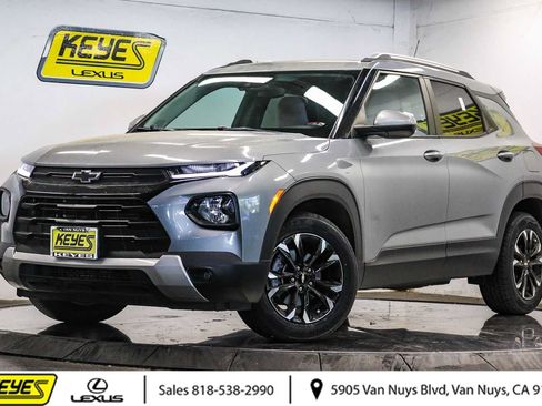 Used 2023 Chevrolet TrailBlazer LT w/ LPO, Blackout Package FWD image 1