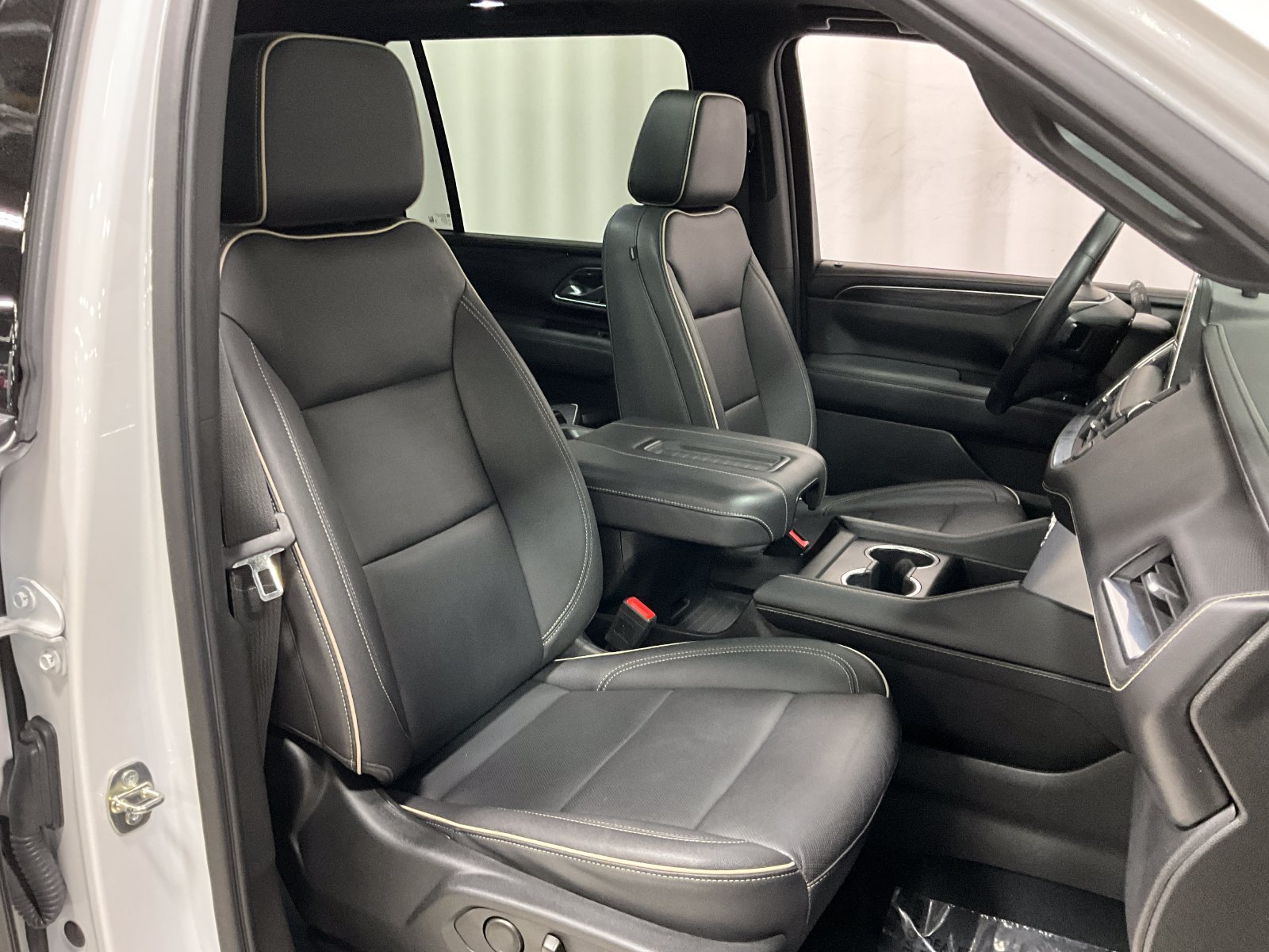 Used 2023 GMC Yukon XL SLT w/ SLT Premium Package AWD/4WD image 10